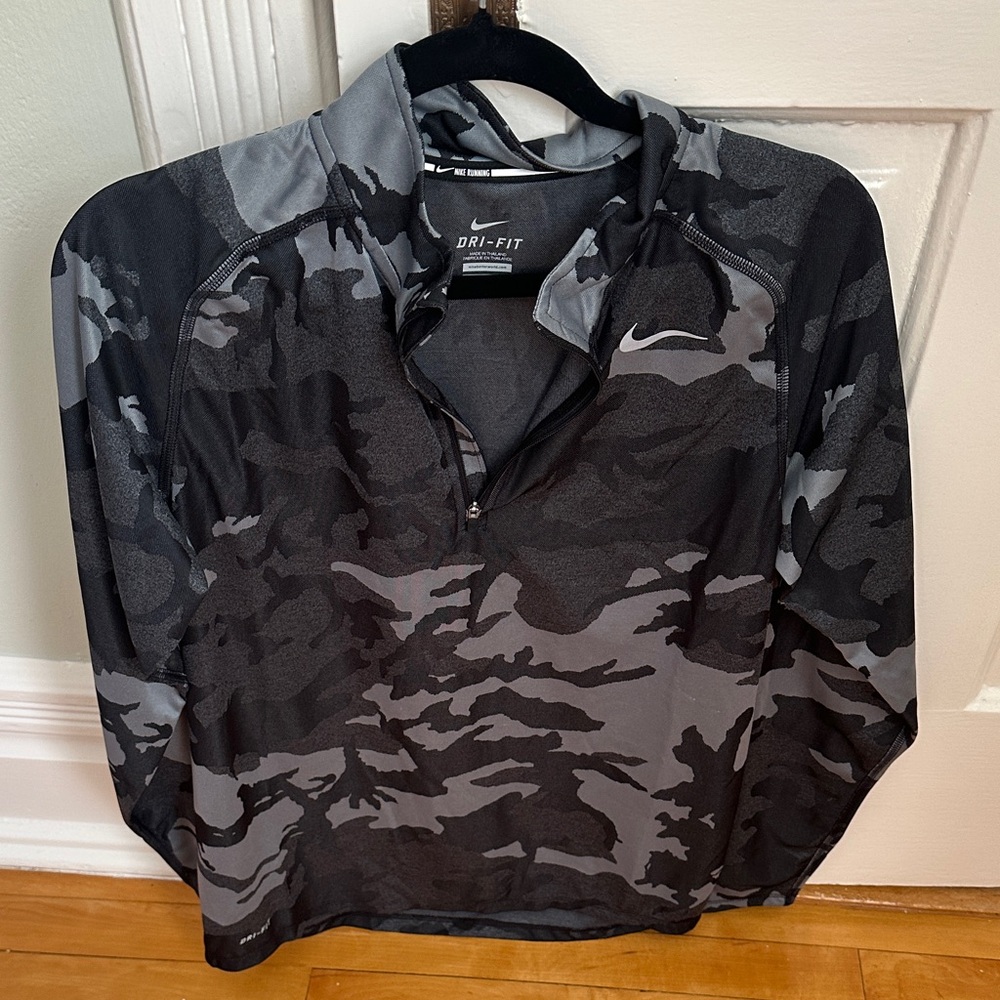 Nike Men's Dri-FIT Black and Gray Camo Jacket